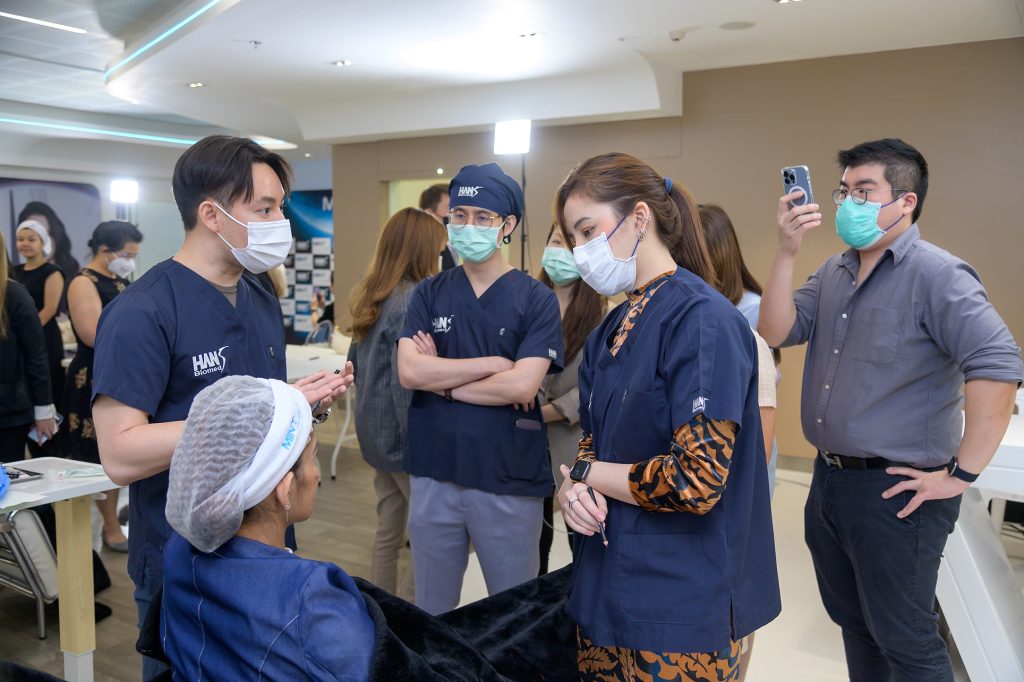 คุณหมอเอิร์ท แพทย์ประจำ Attitude Clinic สาขาห้วยขวาง คุณหมอเอิร์ท แพทย์ประจำ Attitude Clinic สาขาห้วยขวาง