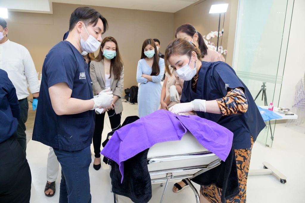 คุณหมอเอิร์ท แพทย์ประจำ Attitude Clinic สาขาห้วยขวาง คุณหมอเอิร์ท แพทย์ประจำ Attitude Clinic สาขาห้วยขวาง