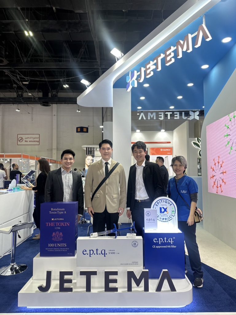 คุณหมอนุและคุณตี๋ ผู้บริหาร Attitude Clinic เข้าร่วมงาน Dubai Derma 2023 ที่สหรัฐอาหรับเอมิเรตส์ จัดเต็ม 3 วัน เยี่ยมชมบูธจัดแสดงเครื่องมือการรักษาเทคโนโลยีความงามใหม่เยอะมากๆ