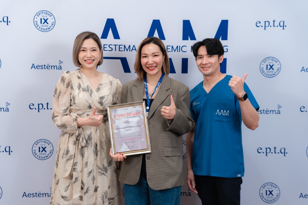 คุณหมอนุ ทีมแพทย์ AAM Trainers ร่วมแชร์เทคนิคการฉีดฟิลเลอร์ e.p.t.q.ในงาน 13th AAM Lecture & Hands-on Workshop ในหัวข้อ "7 points lifting: Full Facelift using 2CM Technology Filler" 