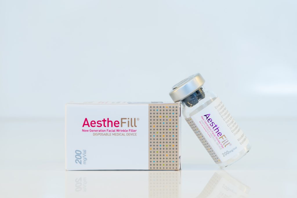 ข้อมูลครบ! ทำความรู้จัก AestheFill กระตุ้นคอลลาเจนด้วย PDLLA ตัวดังจากเกาหลี ช่วยให้ผิวกระชับ อิ่มฟู ลดริ้วรอย เติมเต็มร่องลึก ผิวเด็กยาวนาน 2 ปี AestheFill คืออะไร? ราคา AestheFill? AestheFill ดีมั้ย? ทำไมต้องฉีด AestheFill? AestheFill รีวิว? AestheFill เหมาะกับใคร?