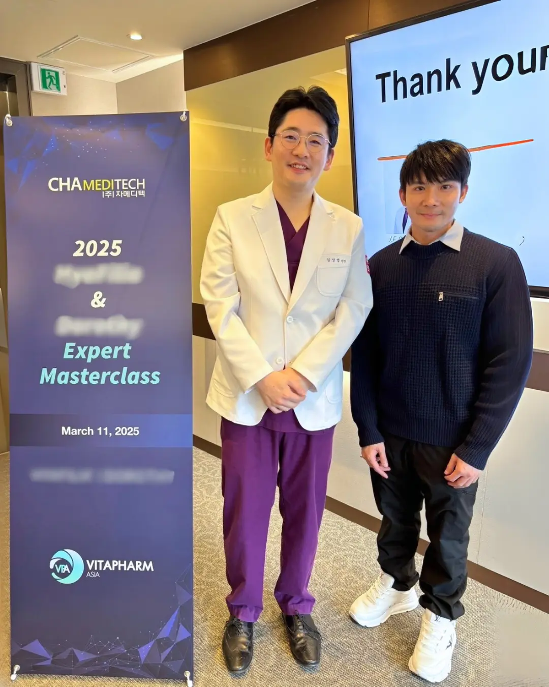คุณหมอนุได้มีโอกาสรับเชิญไปดูงานกับทางบริษัท Vitapharm ไปศึกษาดูงาน CHA Bio Complex อัพเดตความรู้ใหม่ๆ เกี่ยวกับโปรแกรมฉีดฟิลเลอร์ที่ประเทศเกาหลีใต้
