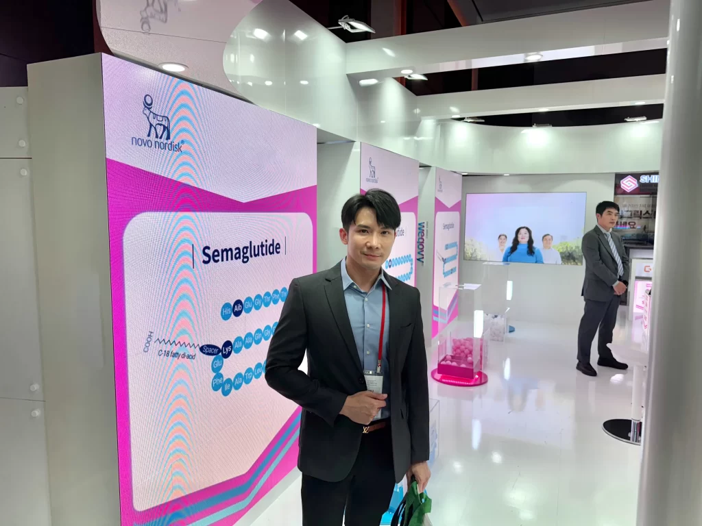 คุณหมอนุ ได้เข้าร่วมงาน ICOMES 2025: International Congress on Obesity and Metabolic Syndrome อัปเดตความรู้และนวัตกรรมใหม่ๆ เรื่องการรักษาโรคอ้วนโดยวิธีทางการแพทย์, ศัลยกรรม และการใช้ยา