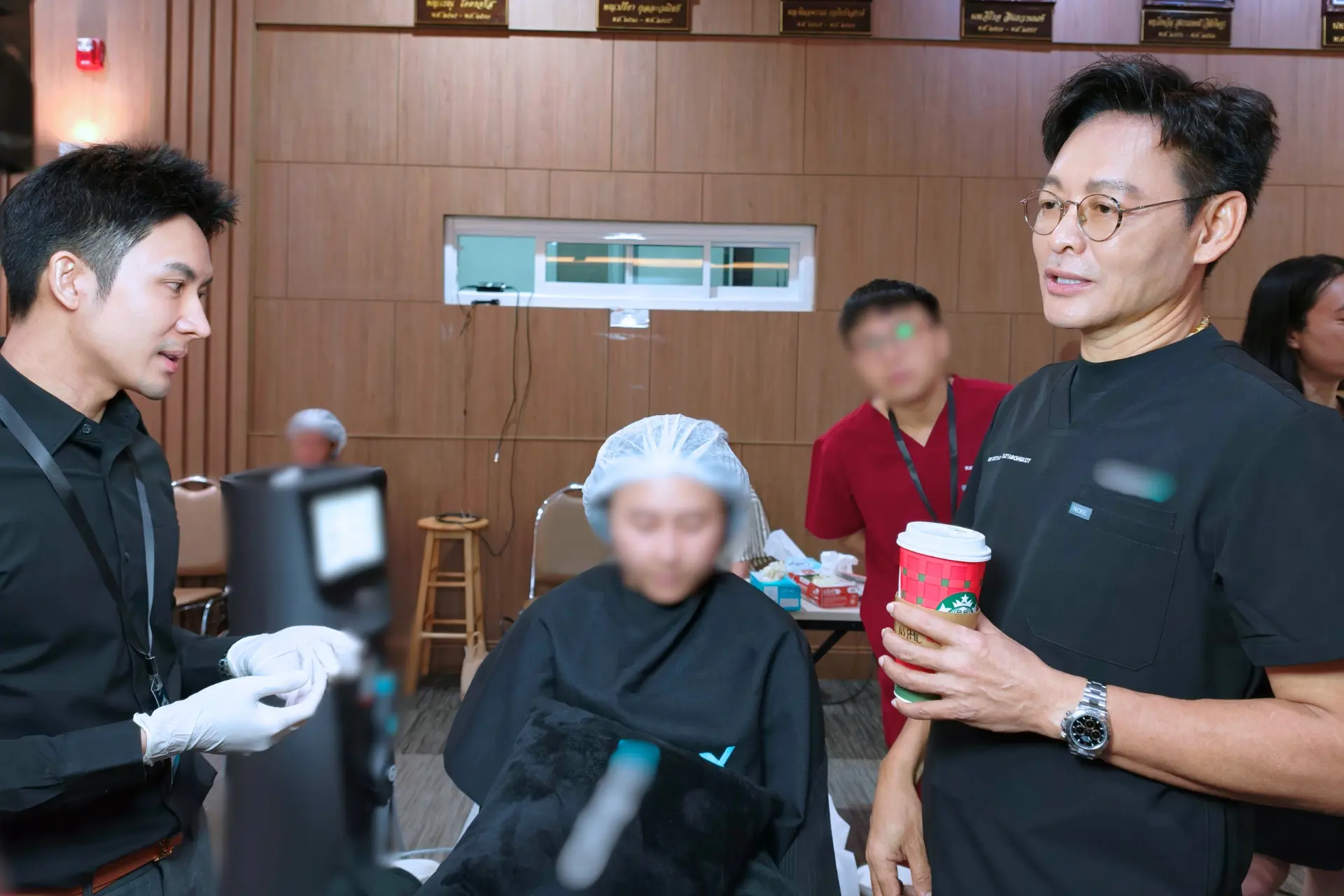 คุณหมอนุ และคุณหมอออดี้ ได้เข้าร่วมงาน OGX Masterclass ณ สถาบันโรคผิวหนัง โรงพยาบาลราชวิถีจัดโดย WonTech Asia